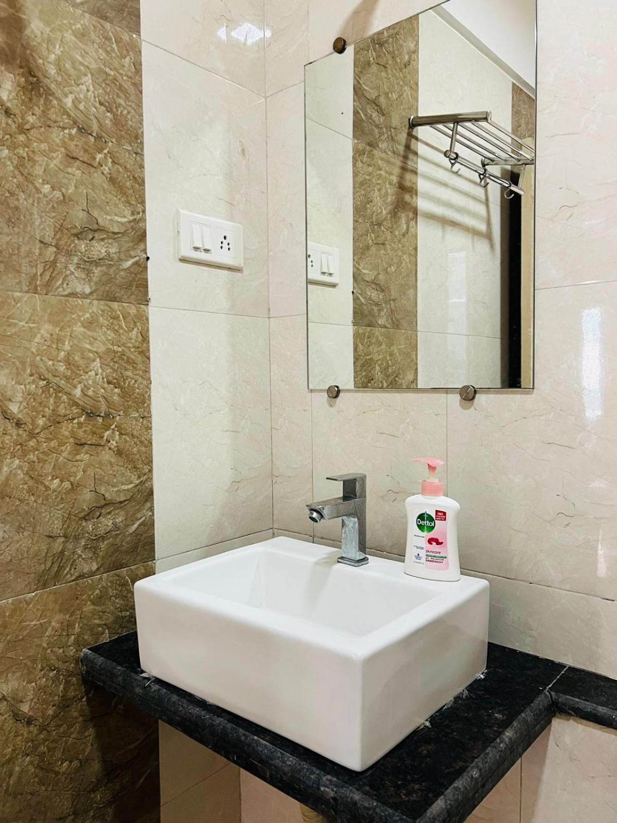 Luna Spaces- Near Mumbai International Airport ภายนอก รูปภาพ