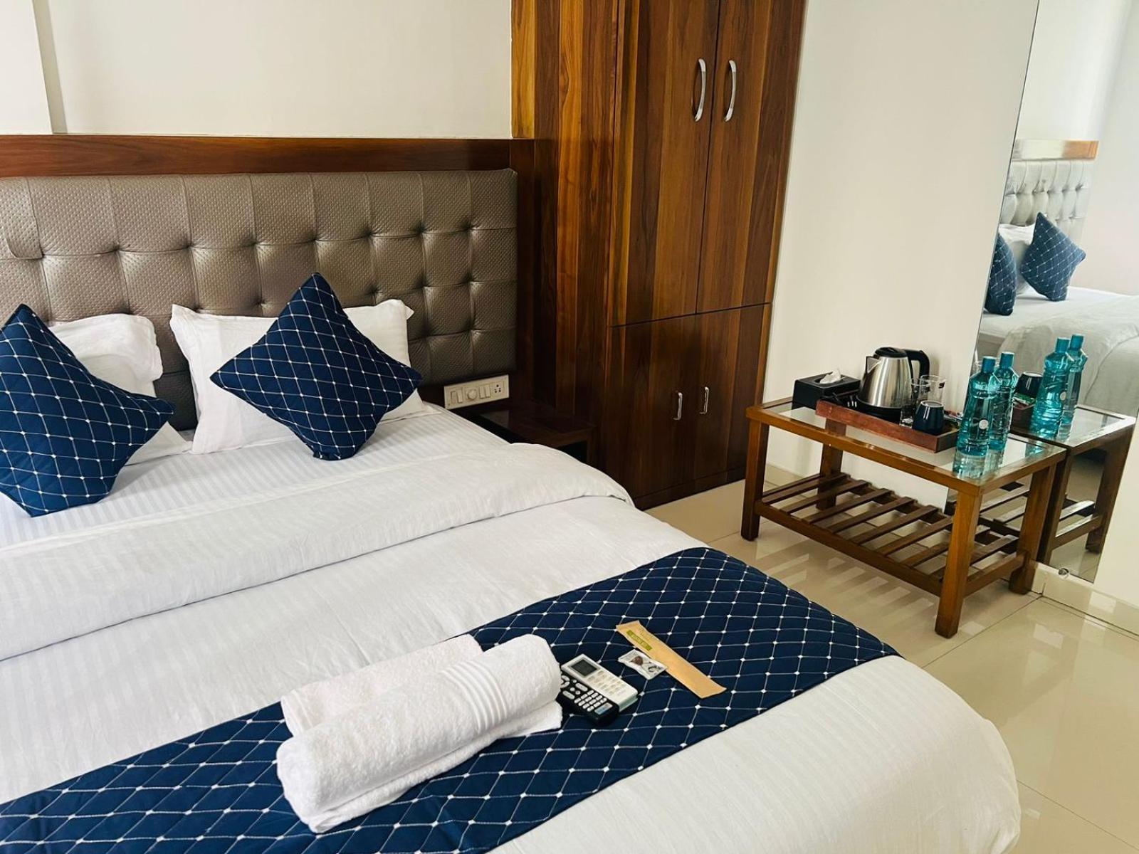 Luna Spaces- Near Mumbai International Airport ภายนอก รูปภาพ